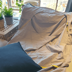 A sleeping bag liner that is easy to use by spreading it out on the bed when traveling. It is 100% cotton, so you can use it with confidence A sleeping bag liner that is easy to use by spreading it out on the bed when traveling. It is 100% cotton, so you can use it with confidence