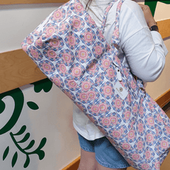 M44space - A pink yoga bag that goes well with a girl in white M44space - A pink yoga bag that goes well with a girl in white