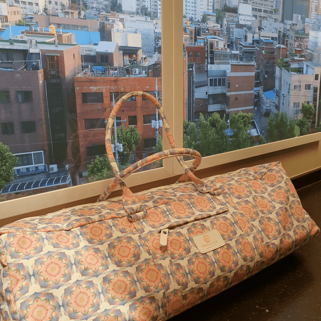 M44space-A bag on the windowsill of a yoga studio overlooking downtown Seoul M44space-A bag on the windowsill of a yoga studio overlooking downtown Seoul